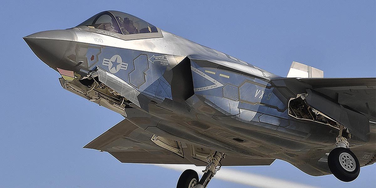 The US Navy shows two of its F-35C fighters with a curious mirror