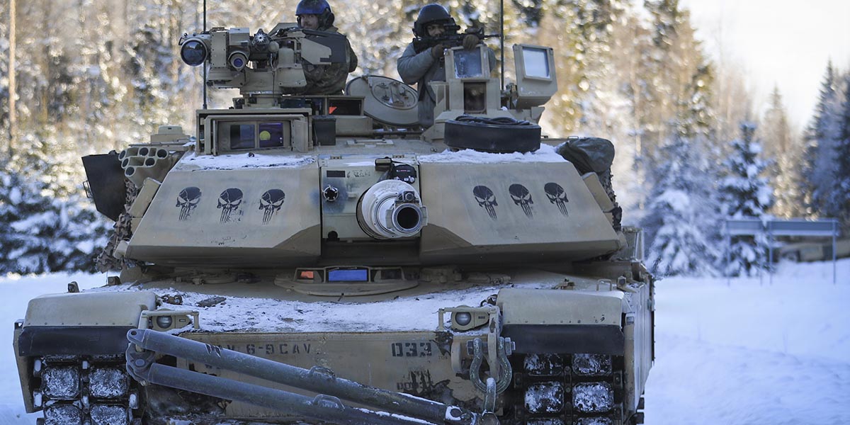 Winter Camp: NATO main battle tanks in Estonia, 94 km from the Russian ...